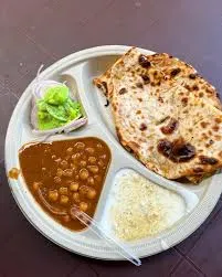 Chole Lambe Kulche