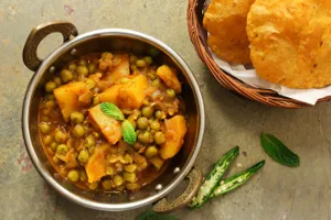 Poori Aloo Sabzi