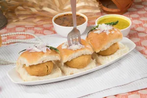 Butter Cheese Vada Pav