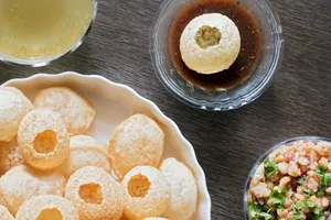 Sooji Golgappe