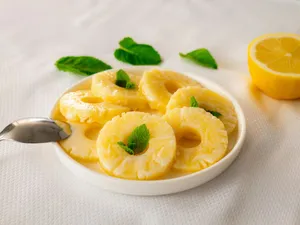 (Half) Pineapple Fruit Chaat