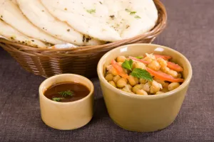 Chole (lambe) Kulche