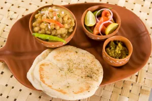 Chole (Gol) Kulche