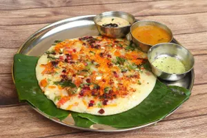 Butter Paneer Uttapam