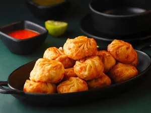 Peri Peri Kurkure Chicken Momos