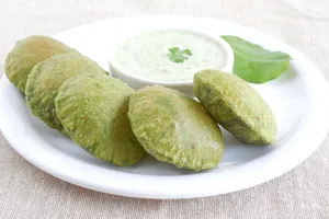 Bathua Poori