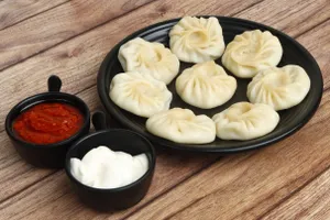 Achaari Paneer Momos