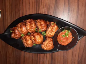 Schezwan Veg Malai Momos
