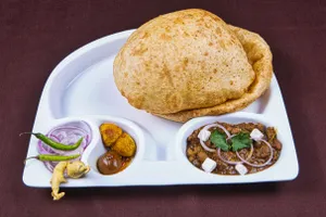 Chole Paneer Bhature