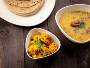 Paneer Aloo Naan Thali