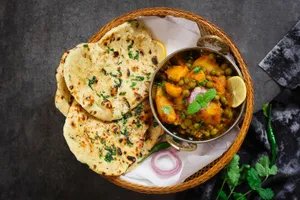 Masala Chole (Gol) Kulche