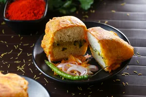 Pav Vada (Ulta Vada Pav)