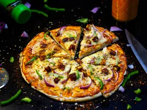 Paneer with Onion Pizza