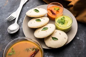 Idli Sambhar (3pcs)