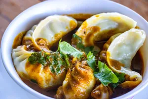 Gravy Paneer Momos