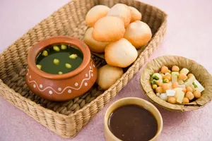 Sooji Golgappe