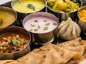 बटर नान थाली