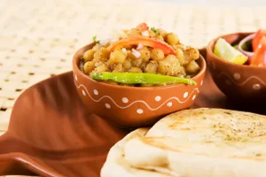 Chole Lambe Kulche