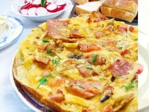 Egg Chicken Cheese Kulcha