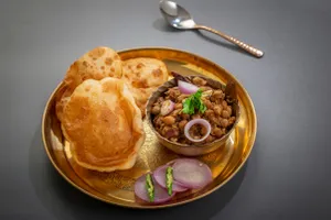 Chole Bhature - 2 Pcs