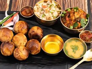 देसी घी लिट्टी चोखा