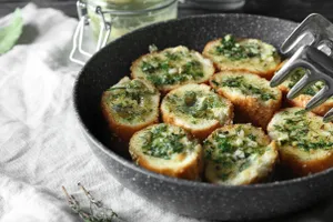 Garlic Bread Margherita with Mushroom