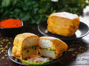 Ulta Vada Pav