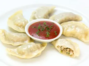 Steamed Paneer Atta Momos