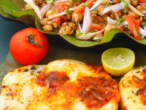 Chole Kulche With Butter Fry