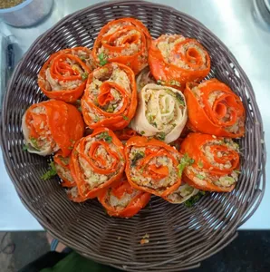 Steamed Rose-shaped Momos (Full)