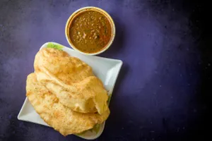 Chole (Aloo) Bhature