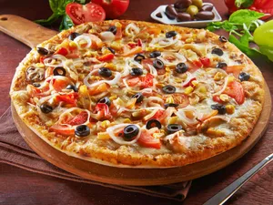 Delux Veggie Pizza