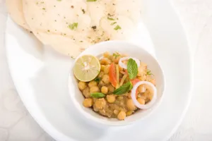 Chole Kulche Lambe