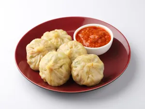 Gravy Paneer Momos