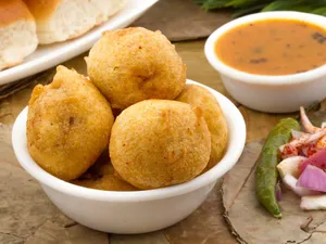 Cheese Ball Vada Pav