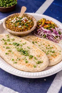 Chole (lambe) Paneer Kulche