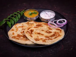 Aloo Pyaaz Paratha Plate