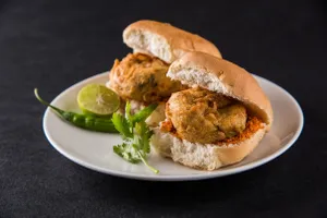 Butter Masala Vada Pav
