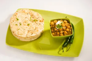 Chole Kulche - lambe wale