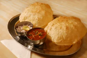 Chole Bhature - 2 Pcs