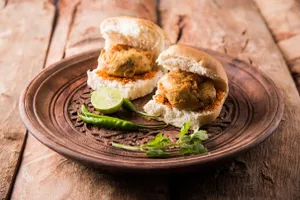 Vada Pav (1 pcs)