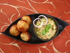 देसी घी लिट्टी चोखा