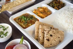 Veg Thali - Aloo Naan Thali