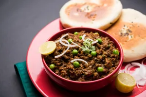 छोले कुलचे गोल (Chole Kulche)