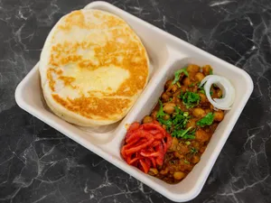 Chole (Gol) Kulche