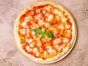 Tomato Onion Sweet Corn Pizza