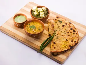 Aloo Paratha Plate