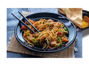 Veg Singapuri Chowmein